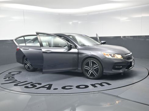 Used 2017 Honda Accord Sport image 23