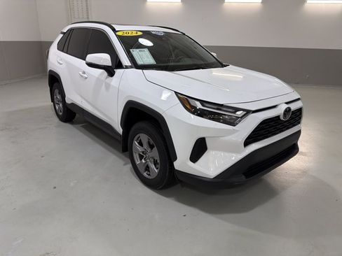 Used 2024 Toyota RAV4 XLE w/ Convenience Package FWD image 4