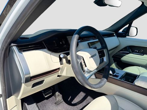 Used 2024 Land Rover Range Rover SE image 27