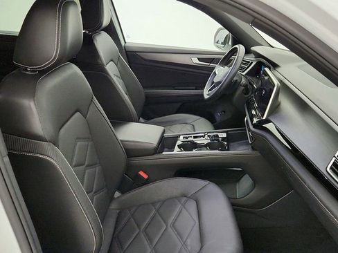 Used 2024 Volkswagen Atlas Cross Sport SE image 21