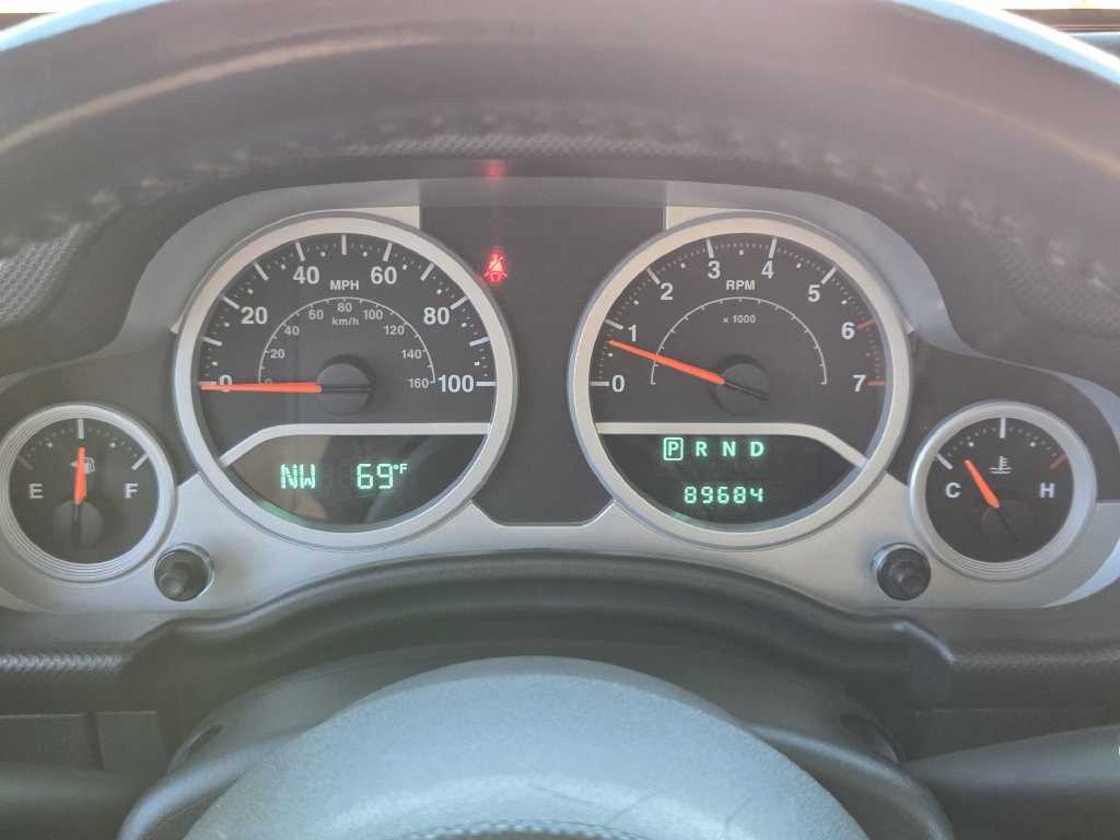 Used 2010 Jeep Wrangler Unlimited Rubicon AWD/4WD image 17