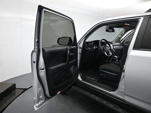 Used 2021 Toyota 4Runner TRD Off-Road image 8