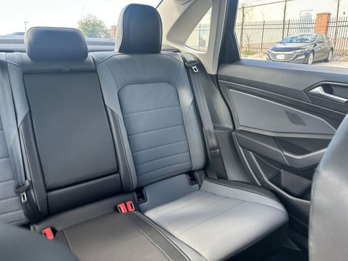 Used 2025 Volkswagen Jetta SE image 36
