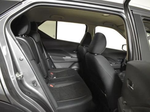 Used 2022 Nissan Kicks SV FWD image 29