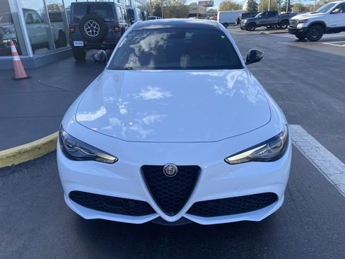 Used 2022 Alfa Romeo Giulia Veloce image 3