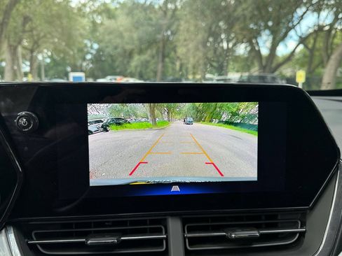 Used 2025 Chevrolet Trax LT FWD image 16