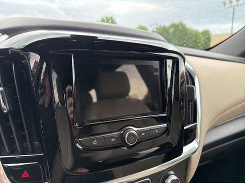 Used 2023 Chevrolet Traverse LS AWD/4WD image 13