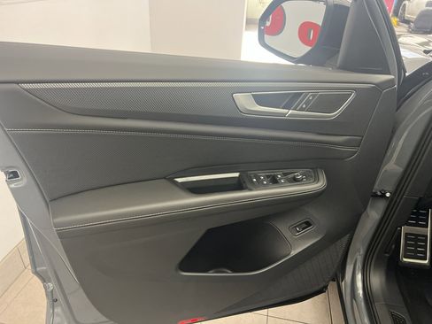 New 2026 Volkswagen Atlas Cross Sport SEL R-Line image 9