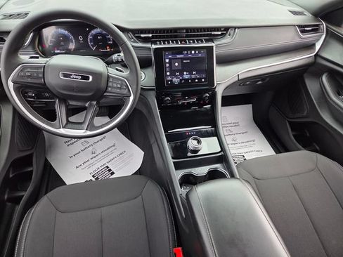 Used 2025 Jeep Grand Cherokee L Laredo RWD image 10
