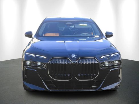 Used 2026 BMW 750e xDrive w/ Premium Package AWD/4WD image 2