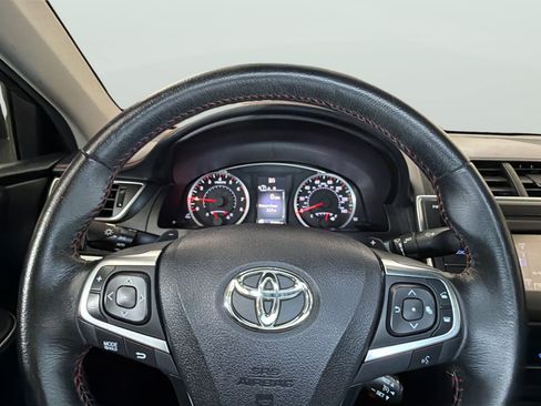 Used 2015 Toyota Camry SE FWD image 28