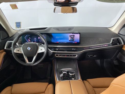 Used 2026 BMW X7 xDrive40i w/ Premium Package image 2