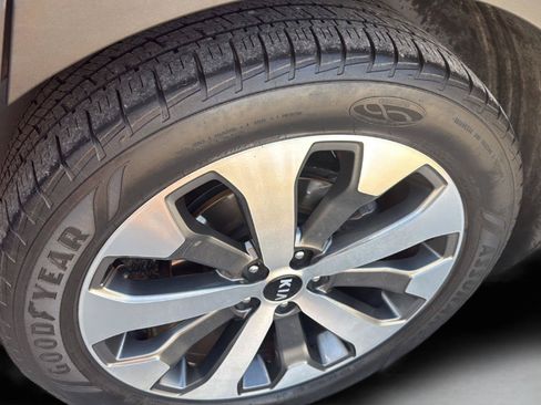 Used 2021 Kia Telluride EX w/ EX Premium Package FWD image 11