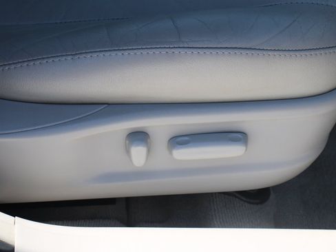 Used 2011 Toyota Camry XLE w/ XLE Extra-Value Pkg #2 FWD image 20