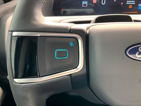 Used 2025 Ford Expedition Active RWD image 24