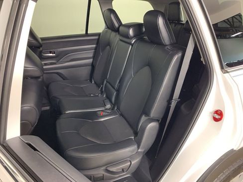 Used 2024 Toyota Grand Highlander AWD image 32