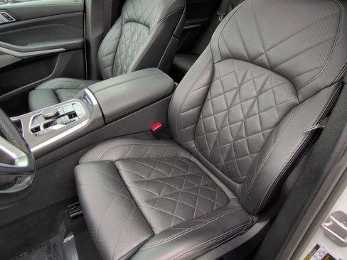 Used 2024 BMW X5 xDrive40i w/ Premium Package image 16