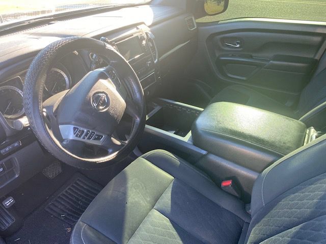 Used 2018 Nissan Titan SV w/ SV Convenience Package RWD image 8