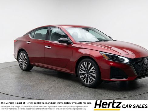 Used 2025 Nissan Altima 2.5 SV FWD image 1