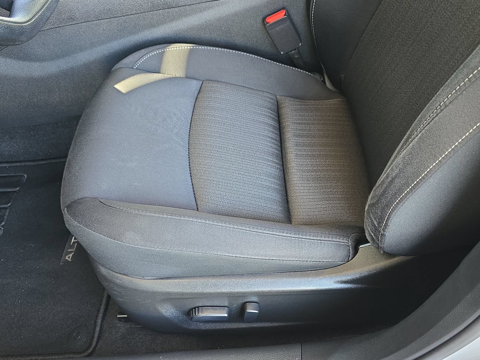 Used 2024 Nissan Altima 2.5 SV AWD/4WD image 29