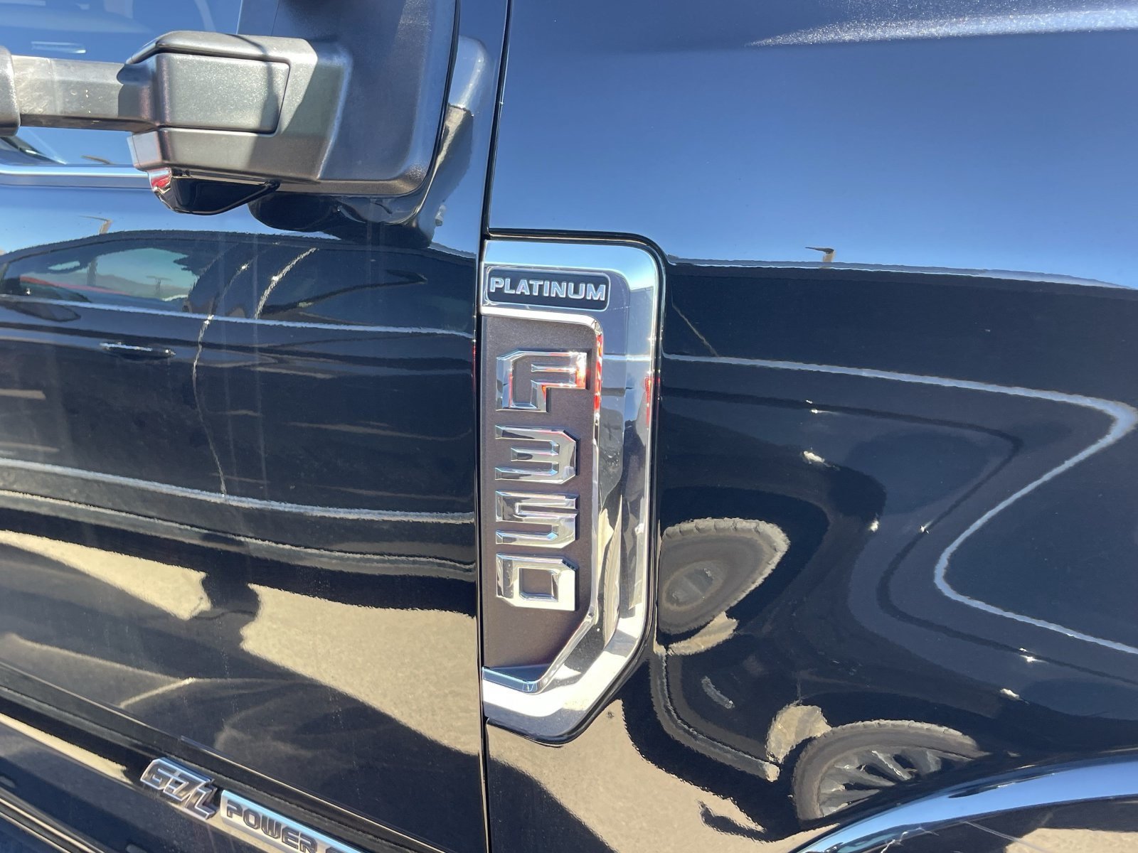 Used 2022 Ford F350 Platinum w/ Tremor Off-Road Package AWD/4WD image 4