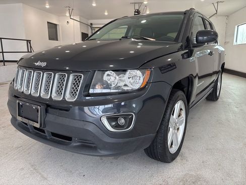Used 2014 Jeep Compass Latitude image 4