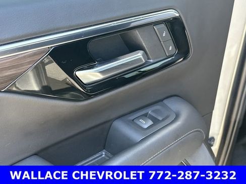 Certified 2025 Chevrolet Suburban Z71 image 14