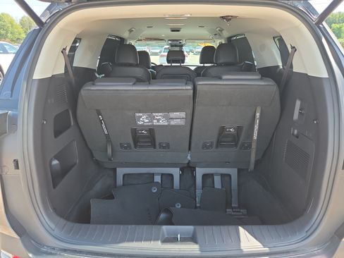 Used 2025 Kia Carnival EX FWD image 10