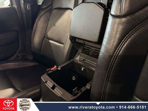 Used 2018 Jeep Wrangler Unlimited Sahara image 25