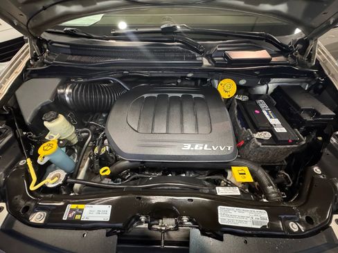 Used 2014 Chrysler Town & Country Touring-L w/ Driver Convenience Group image 40