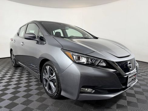 Used 2019 Nissan Leaf SV w/ SV Technology Package FWD image 6