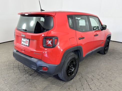 Used 2019 Jeep Renegade Sport w/ UConnect 7.0 Group AWD/4WD image 6