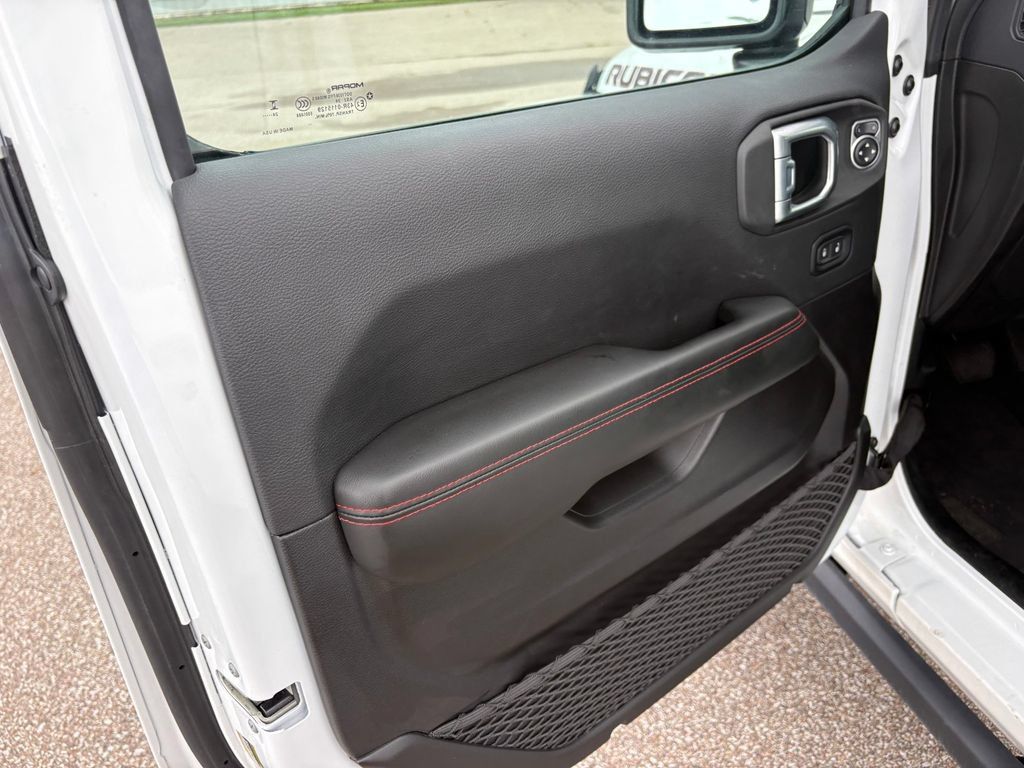 Used 2025 Jeep Gladiator Rubicon AWD/4WD image 10