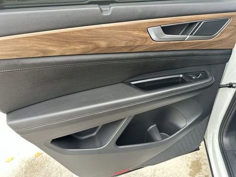 Used 2025 Volkswagen Atlas SE image 34