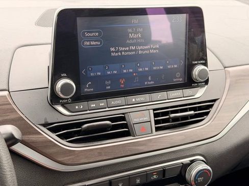 Used 2024 Nissan Altima 2.5 SV FWD image 29