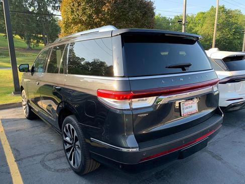 Used 2023 Lincoln Navigator Reserve AWD/4WD image 2