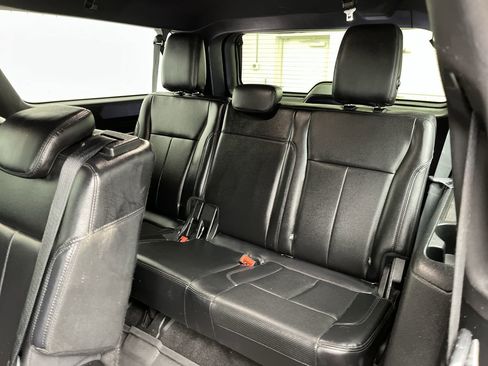Used 2018 Ford Expedition Max XLT w/ Equipment Group 202A AWD/4WD image 14