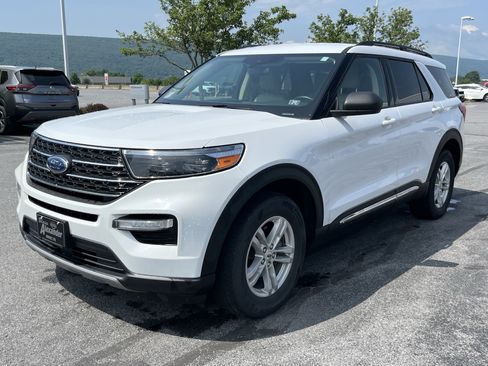Used 2023 Ford Explorer XLT w/ Equipment Group 202A AWD/4WD image 12