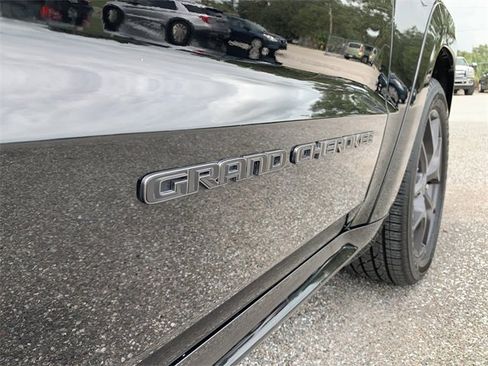 Used 2019 Jeep Grand Cherokee Limited X image 13