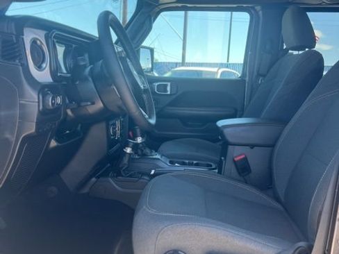 Used 2025 Jeep Wrangler Unlimited Sahara AWD/4WD image 23