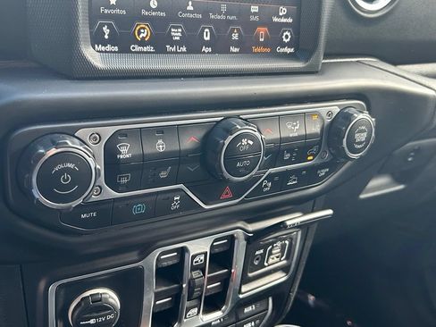 Used 2022 Jeep Wrangler Unlimited Sahara w/ Cold Weather Group AWD/4WD image 22