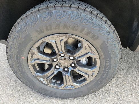 New 2025 GMC Canyon Elevation w/ Convenience Package image 14