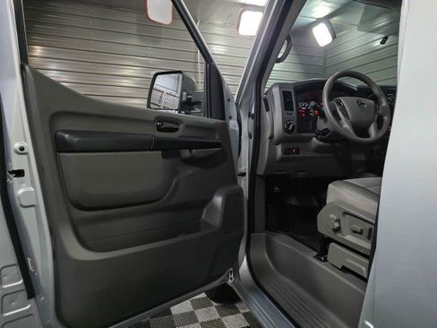 Used 2017 Nissan NV 3500 SL w/ Technology Package image 30