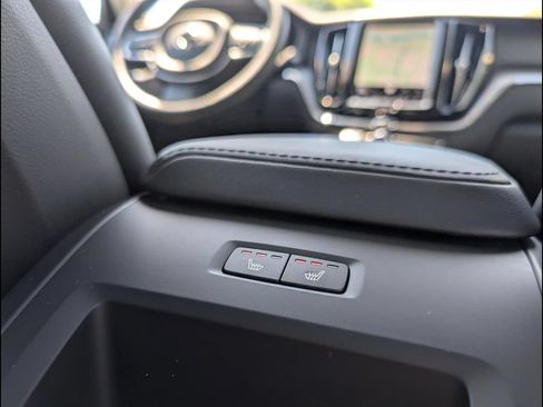Certified 2025 Volvo XC60 B5 Core AWD/4WD image 15