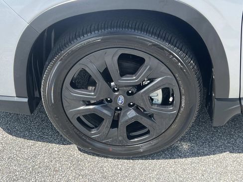 Used 2025 Subaru Ascent Bronze Edition image 11