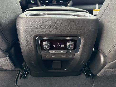 New 2026 Chevrolet Suburban Premier image 14