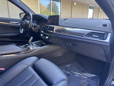 Used 2019 BMW 530i xDrive w/ Dynamic Handling Package image 17