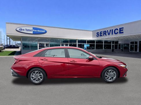 Certified 2024 Hyundai Elantra SEL FWD image 9