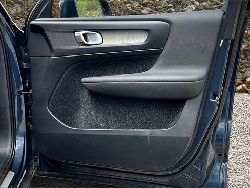 Used 2019 Volvo XC40 T5 Inscription image 23