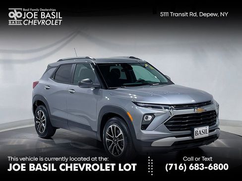 Used 2024 Chevrolet TrailBlazer LT w/ Driver Confidence Package FWD image 1
